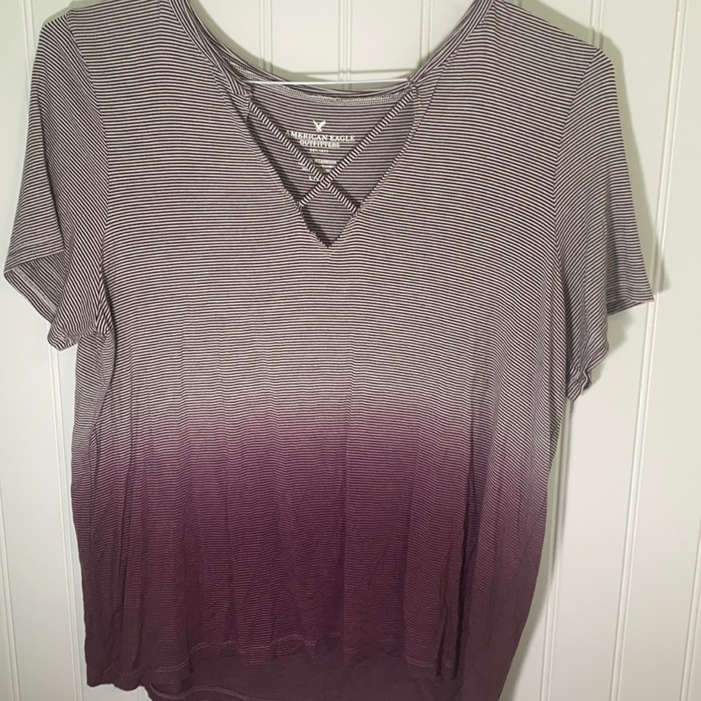 American Eagle v neck shirt